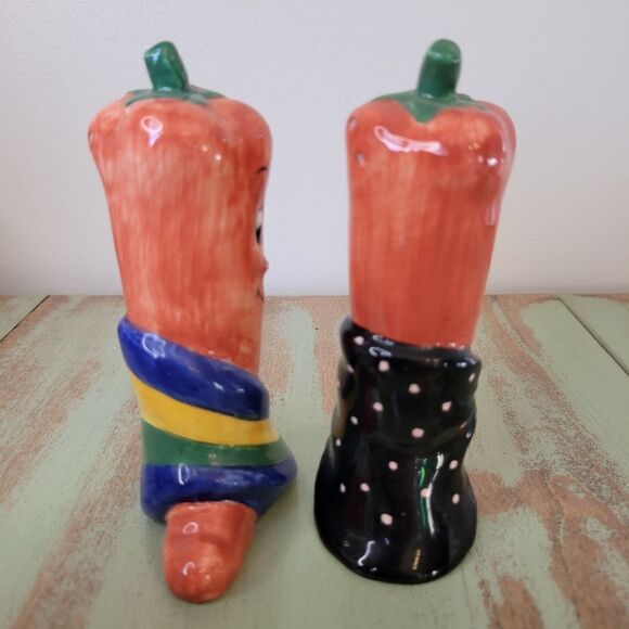Charming Vintage Anthropomorphic Carrot Salt & Pepper Collectible Shakers - Picture 2 of 12